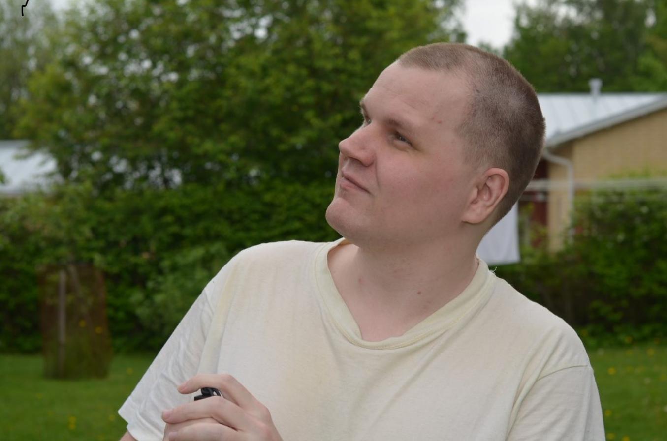 Eeronkadun toimintakeskuksen pihalla